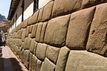 DETALLE DE PAREDES DE LAS CASAS CUZQUEÑAS